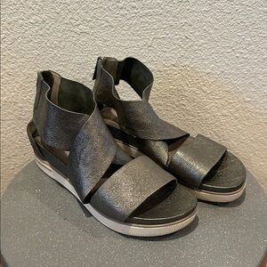 Eileen Fisher - Metallic Strappy Sandals
